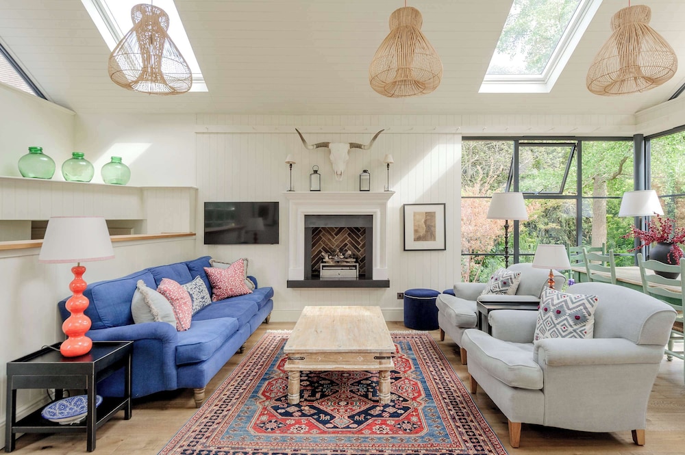 Beautiful Family Home w Garden Pool - Wimbledon