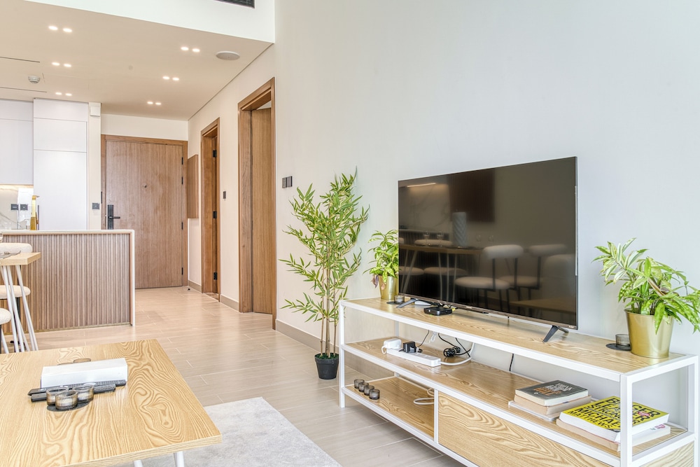 PVH - Vibrant 1BR in Binghatti Amber