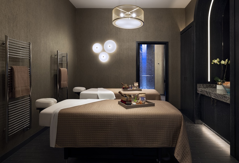 Conrad Las Vegas at Resorts World 3