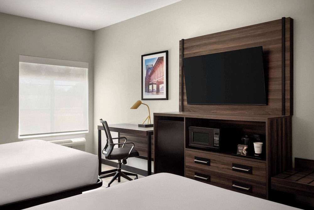 La Quinta Inn & Suites by Wyndham Gonzales LA