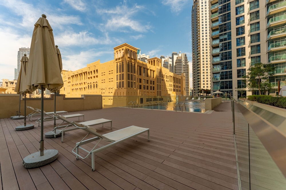Maison Privee - Classy Apt w/ Terrace & Direct Burj Khalifa Views