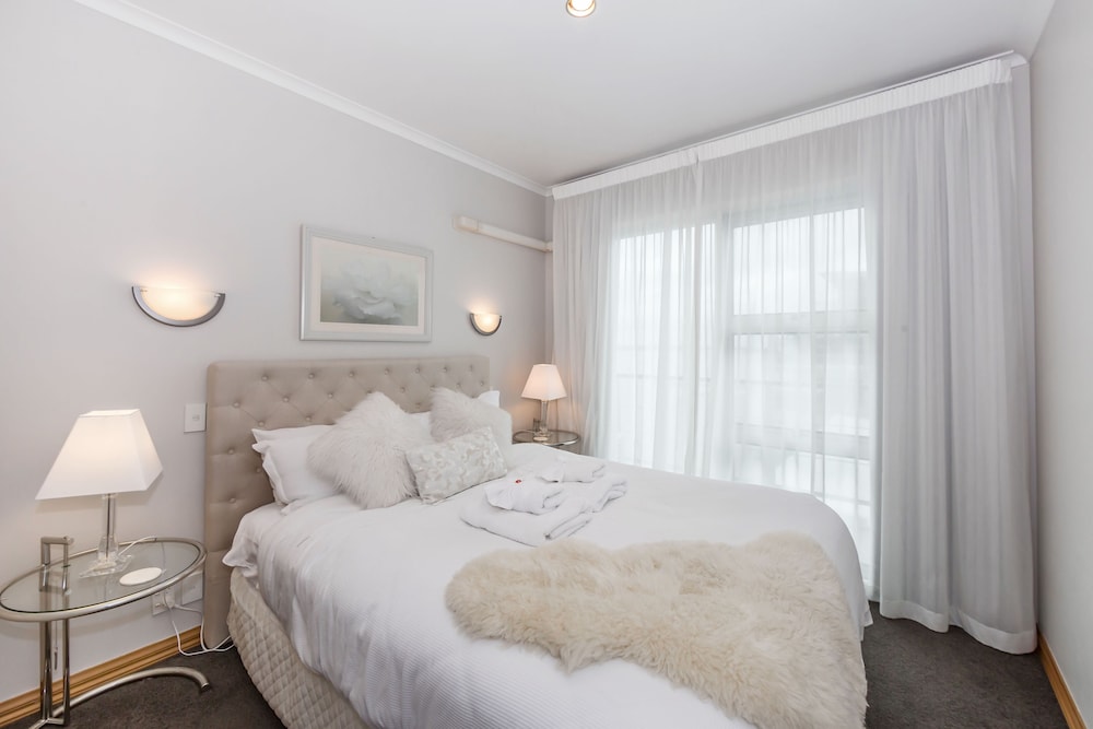 Panoramic Views - 2 Bedroom Sub-Penthouse
