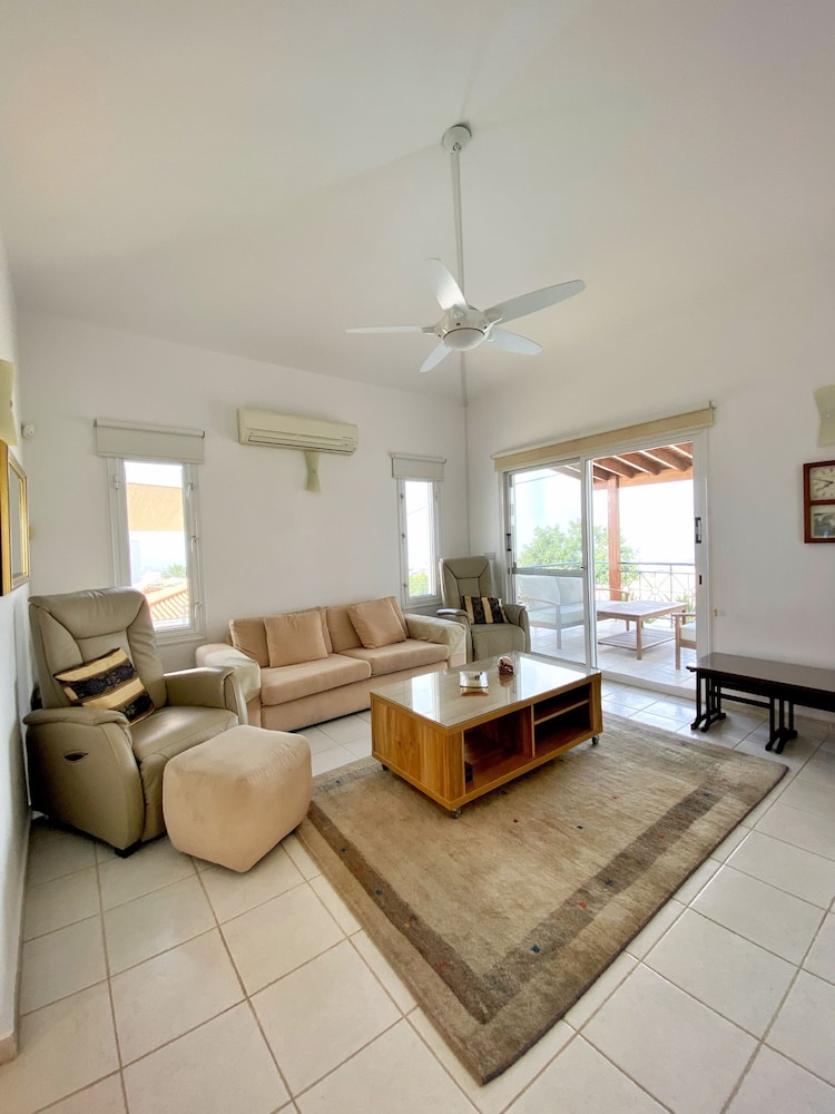 102 PAP - Stay Helios House