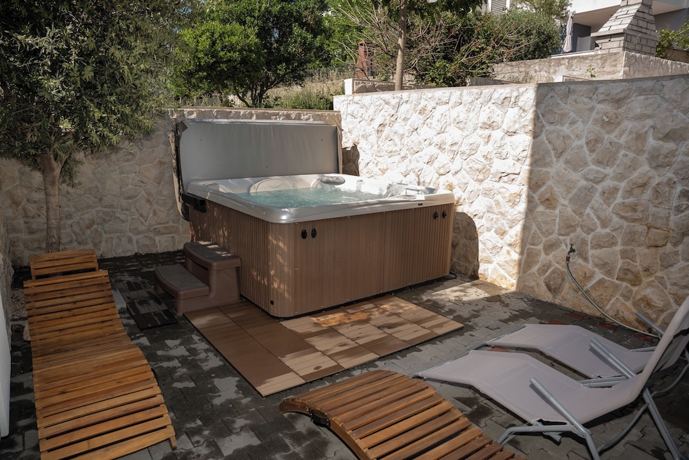 Anabella Apartment - Jacuzzi & Infra Sauna