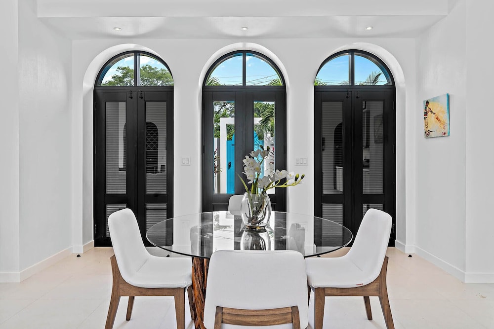 Modern Garden Villa with Private Pool, Outdoor Kitchen & Separate Casita Near Playa Potrero