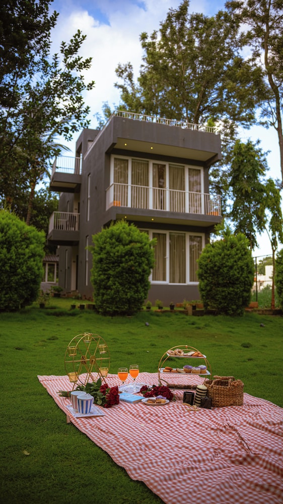 Thavika Silverwood Residence Yelagiri