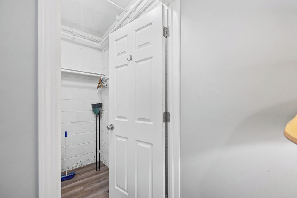 Comfortable Room With Bath in Brownstown