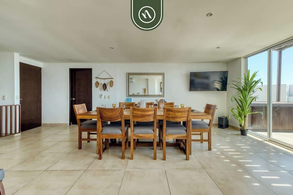 Amazing 3 BR Penthouse With Beachclub
