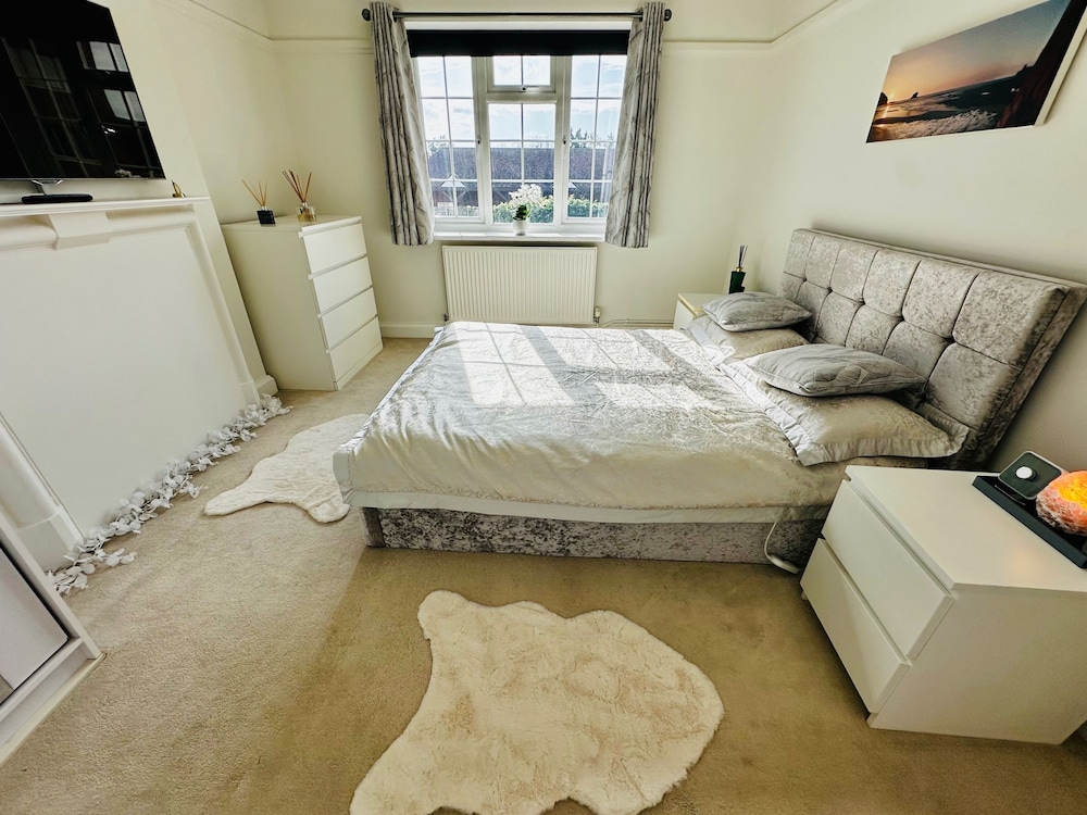 Gerrardscross - Stay4 - Parking - Petsok - Wembley