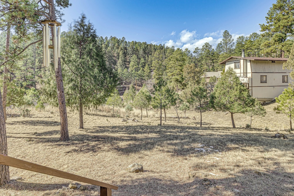 1 Mi to Downtown Ruidoso: Peaceful Forested Cabin!