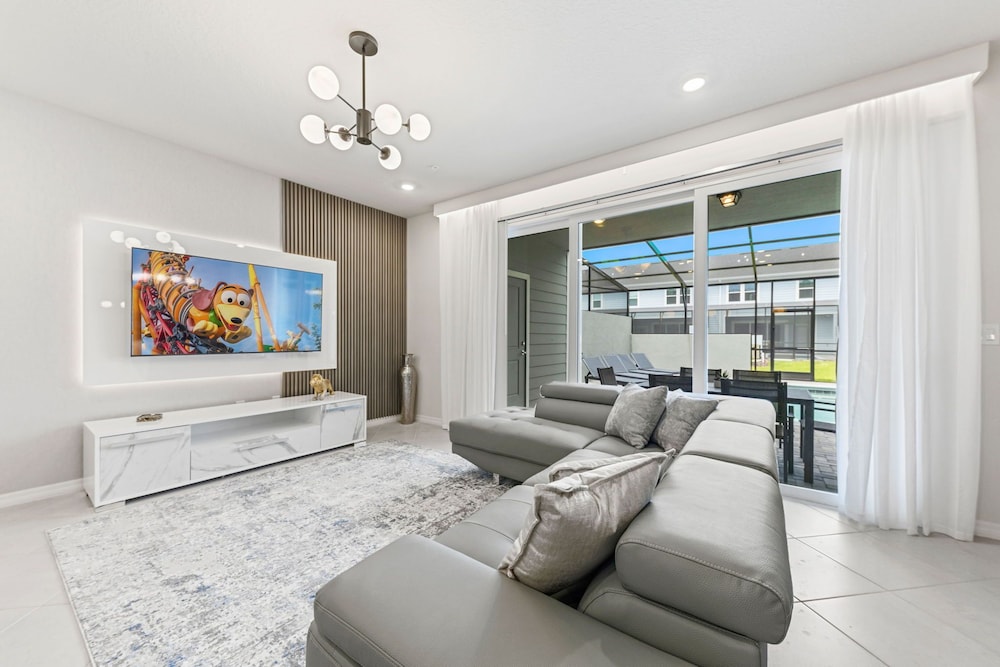 1287 Blue Paradise Way