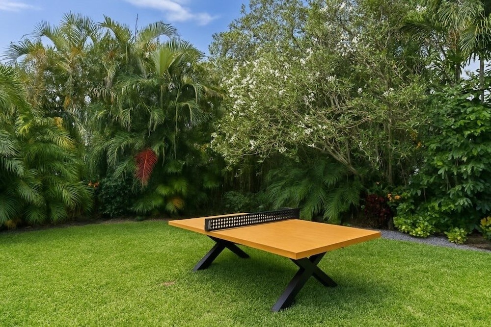 Fox Island Heated Spa- Downtown & Beach 4 Bedroom Home