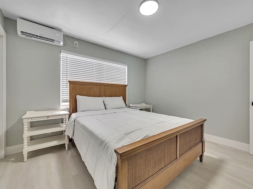 The Shell on Walnut 1br/1bath Hollywood Beach Free Parking