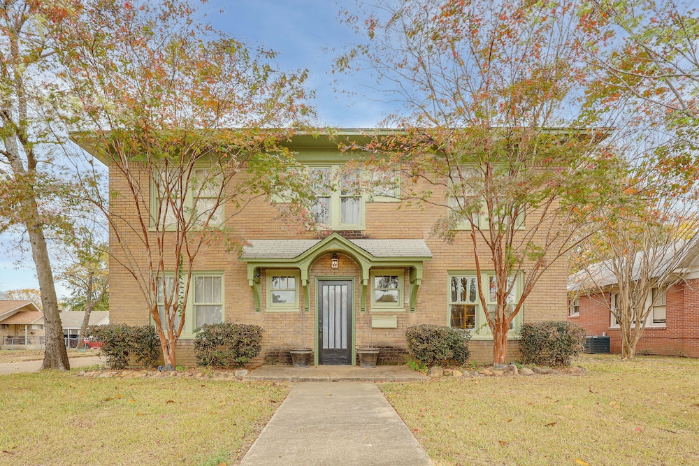 Easy Highway Access: Texarkana Condo Near Dtwn