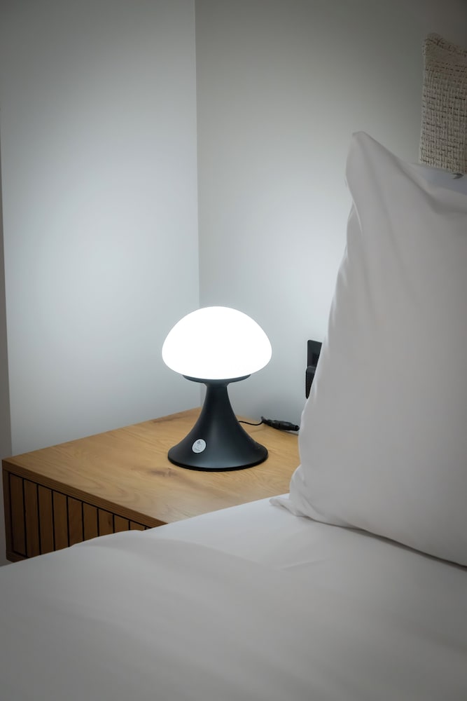 Stylish 2BR flat near hospital & metro
