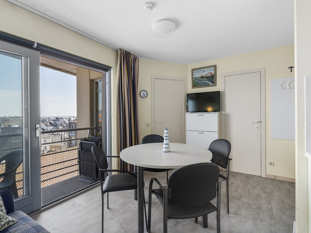 Spacious Studio Near Seafront