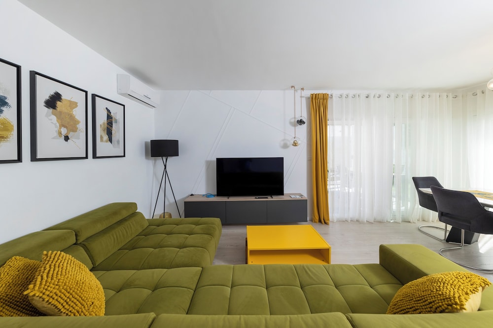 Alba Family Home