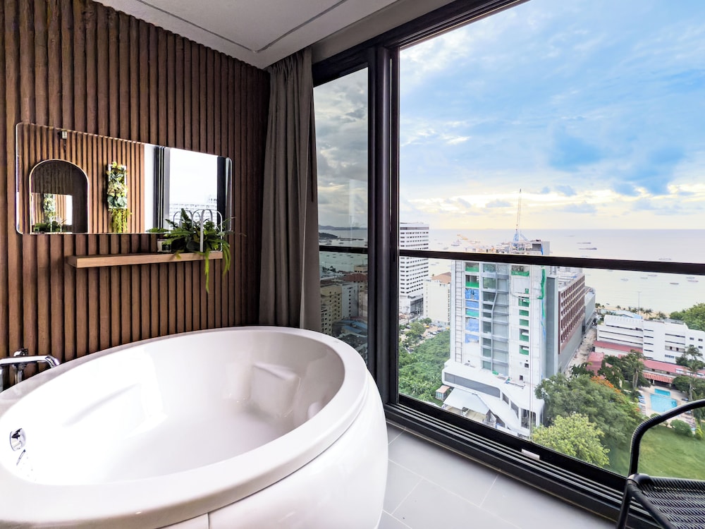 Luxury 2 Bed Room Sea View With Large Bath Tub In Balcony