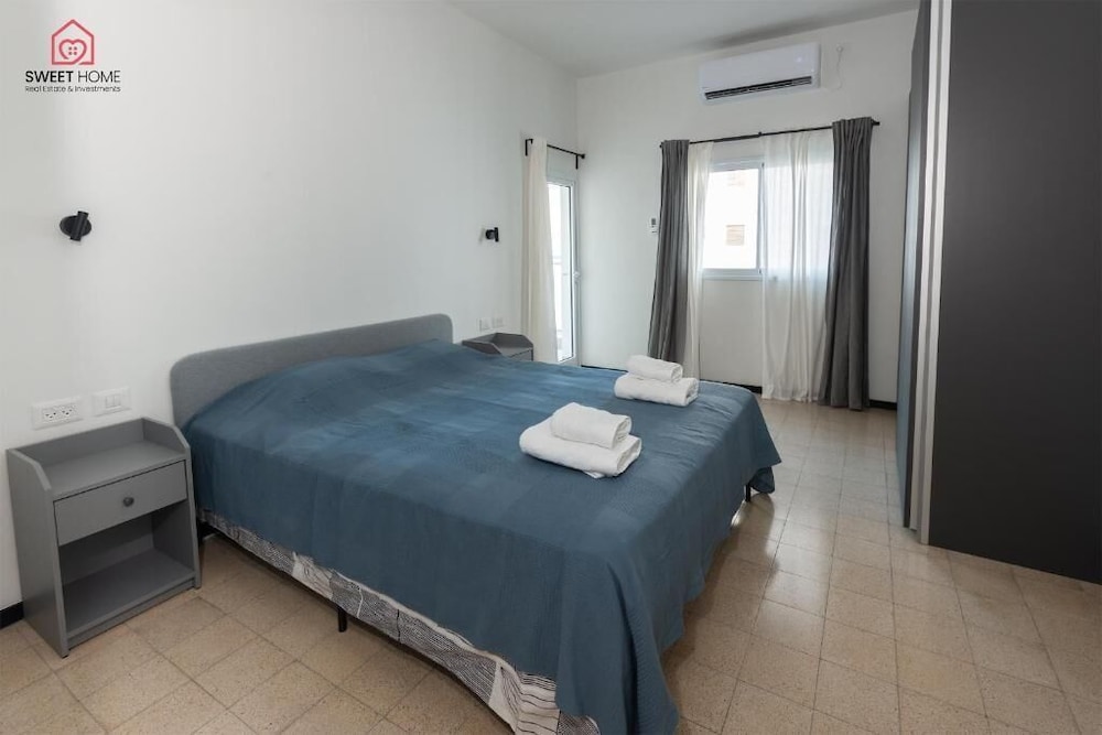 Sea view apartment with balcony