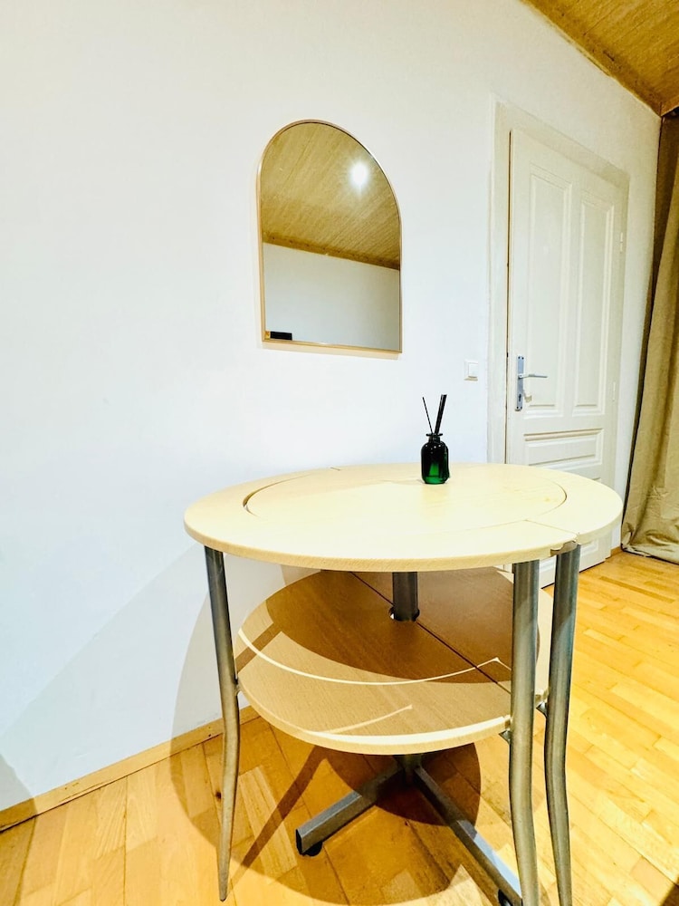 Cozy 4BR Apt for 12P Near FAC Platz