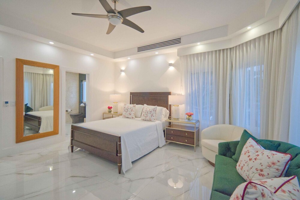 Luxury 6bdr Villa at Tortuga Bay Near Beach Golf