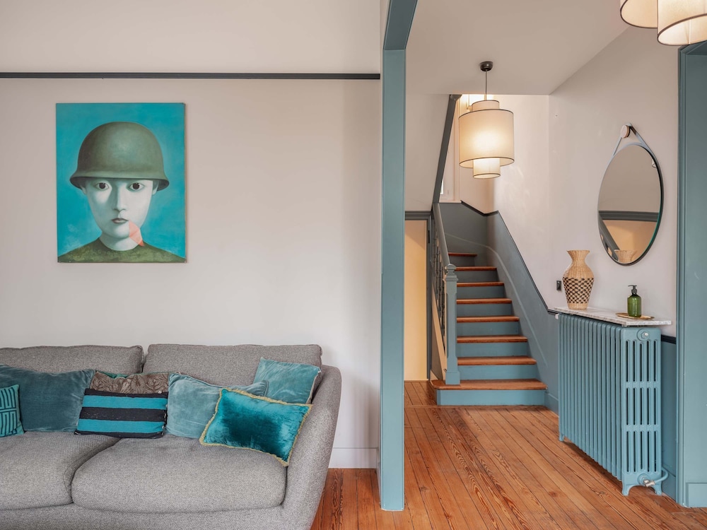 Large Chic Stylish Villa Superb Garden