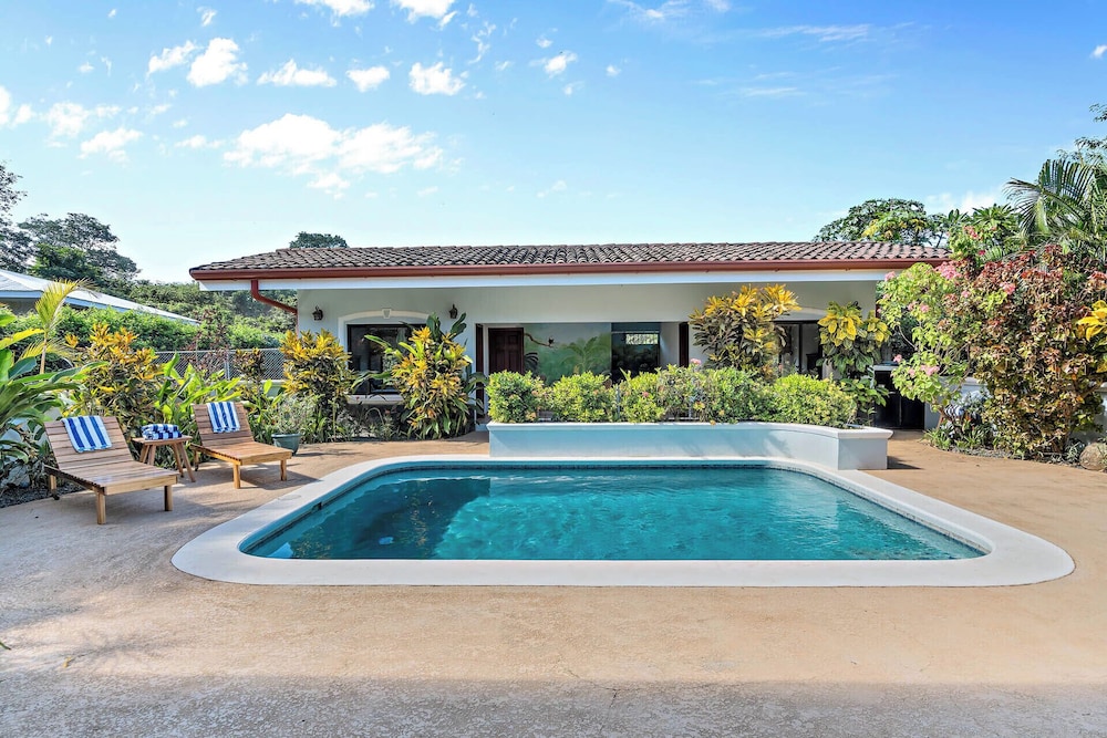 Stylish Home with Chic Decor, Luxury Amenities & Tropical Outdoor Oasis with Sparkling Private Pool
