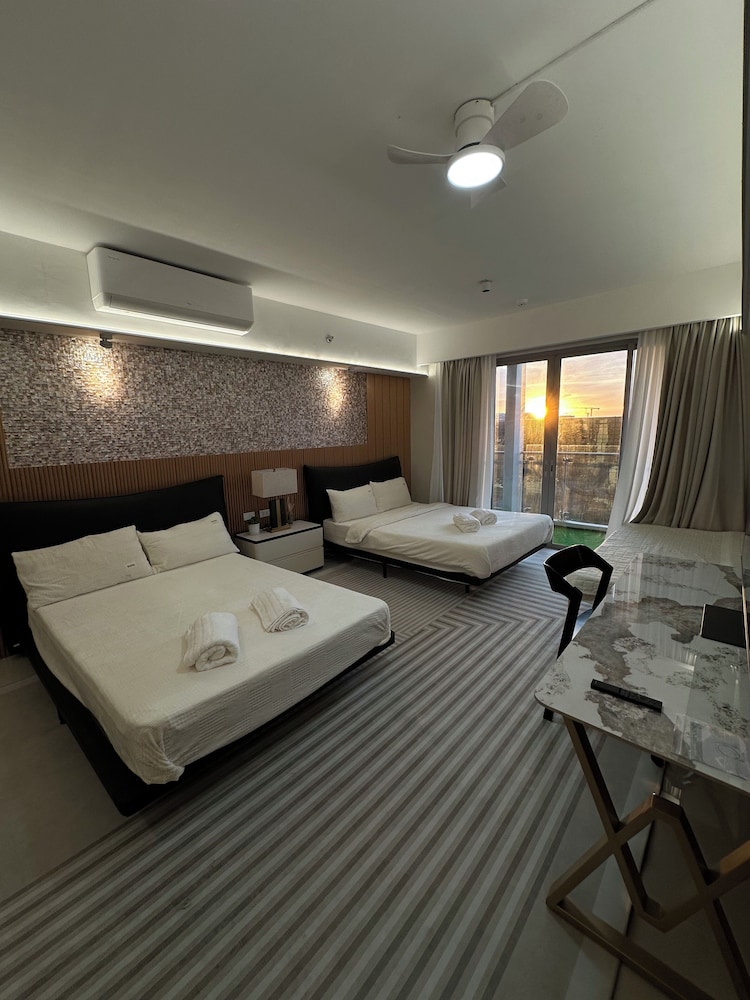 Luxury Penthouse & High-Floor Hotel near City of Dreams, Airport, Okada, and Solaire Casino
