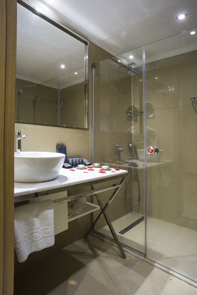 Aurasia Deluxe Hotel - Image 21