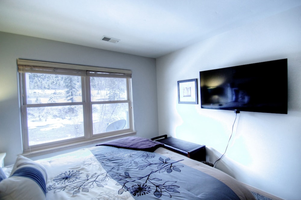 Canyon Run Townhomes F102 3 Bedroom Townhouse by RedAwning - Property Image 17