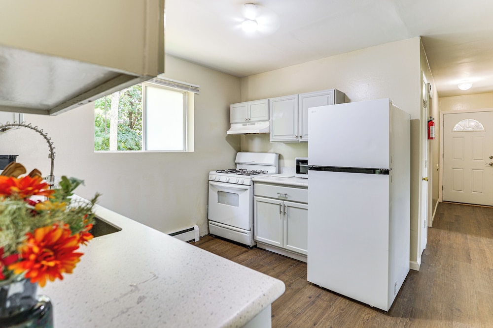 2 Mi to The Marketplace: Spring Valley Apartment
