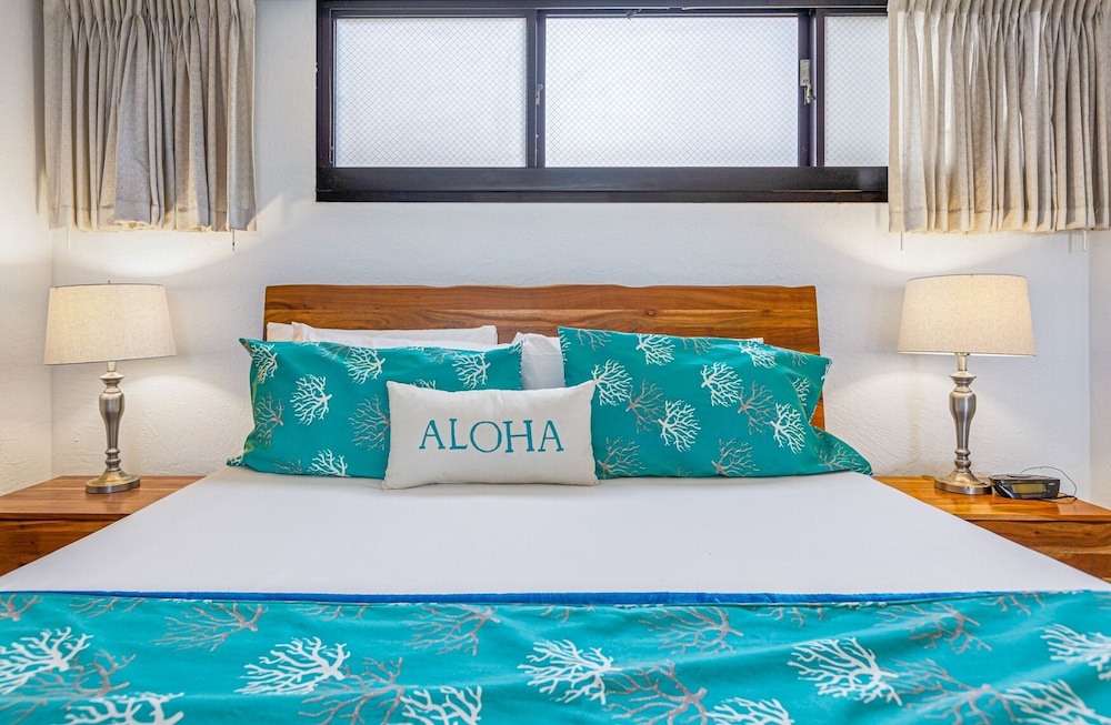 Papakea H107 1 bedroom, 1 bath OceanView 1 Condo by RedAwning view 3