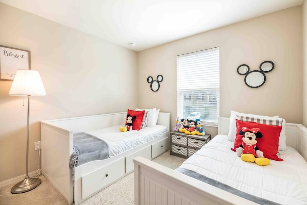 Super Chic-4 Bedroom Townhome IN Disney Area