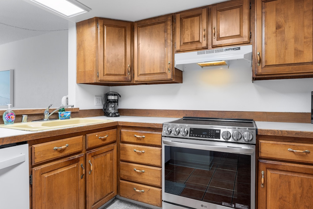 Big Island White Sands Village 202 2 Bedroom Condo