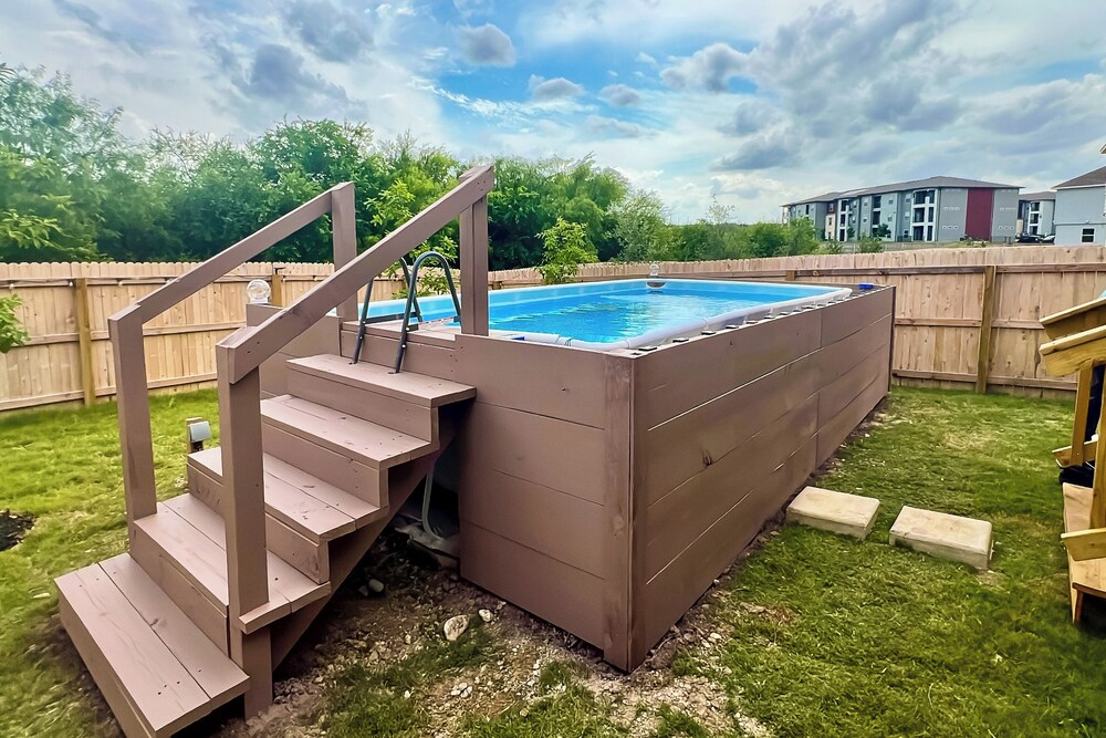 6 Mi to Lackland Afb: Hot Tub, Pool & Game Room!