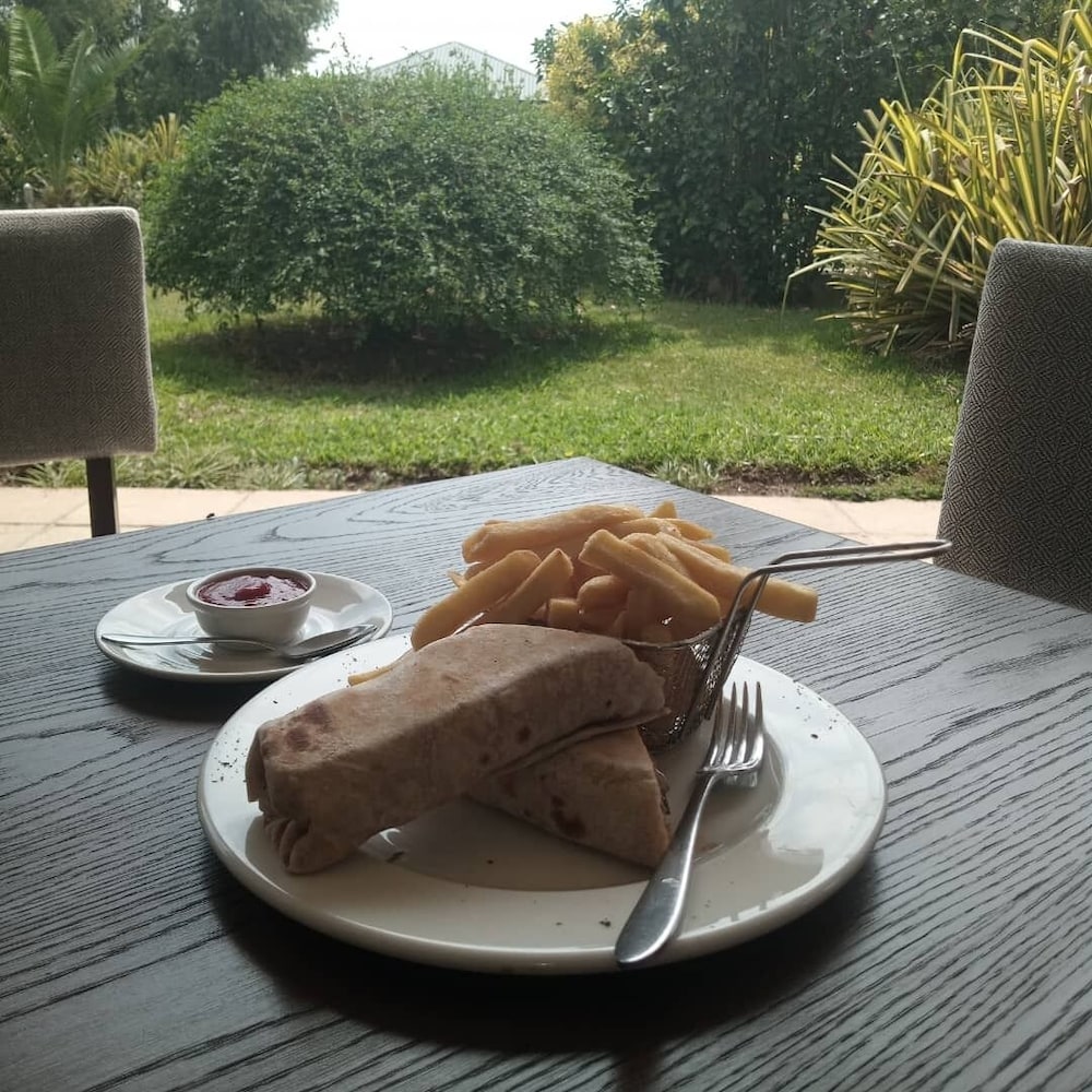 Royal South Luangwa Safaris Lodge