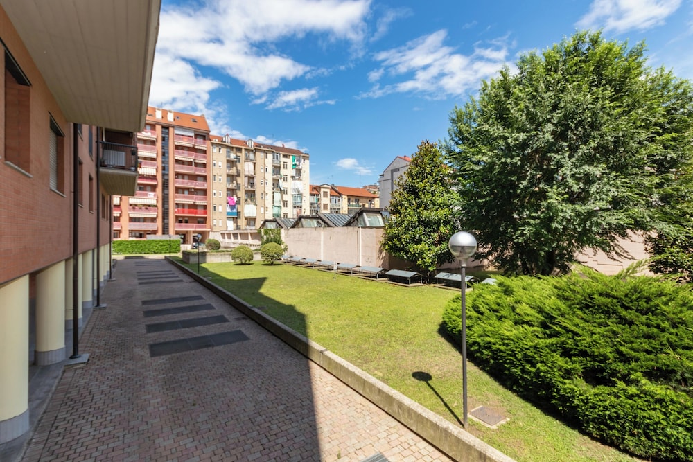 Studio con terrazzo vicino l'università view 2