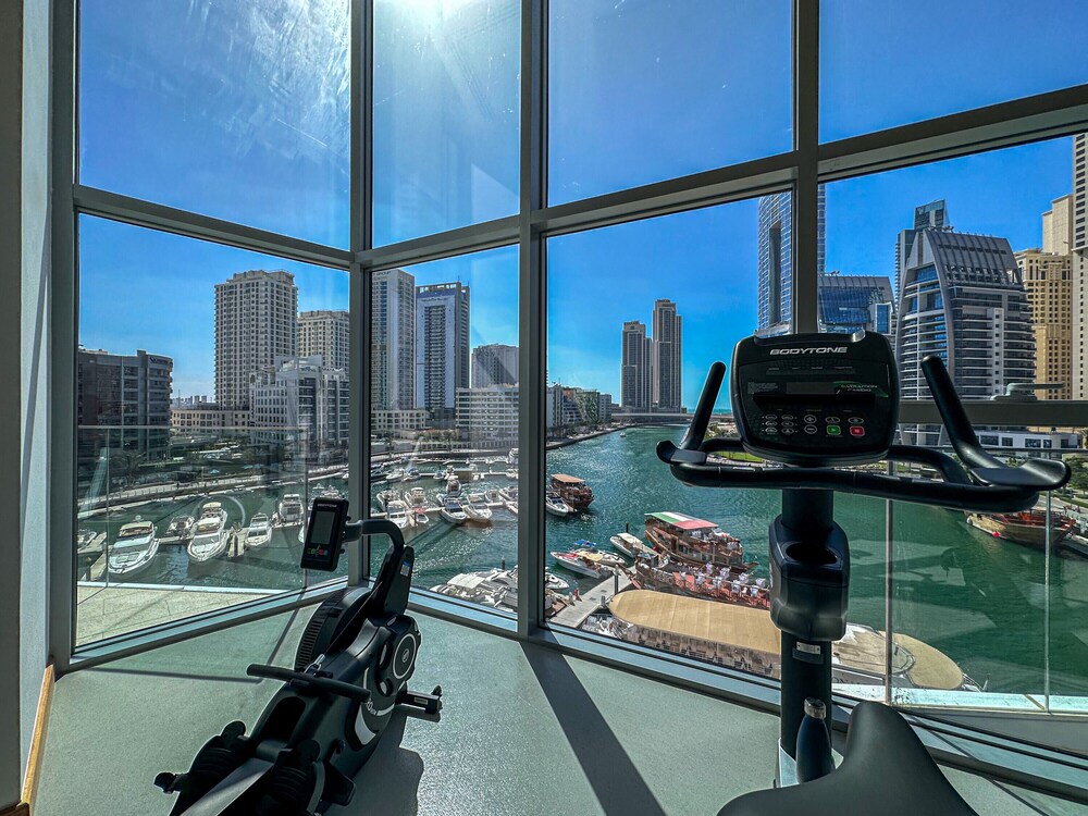 Marco Polo - Surreal Sea, Marina & Dubai Eye View on High Floor