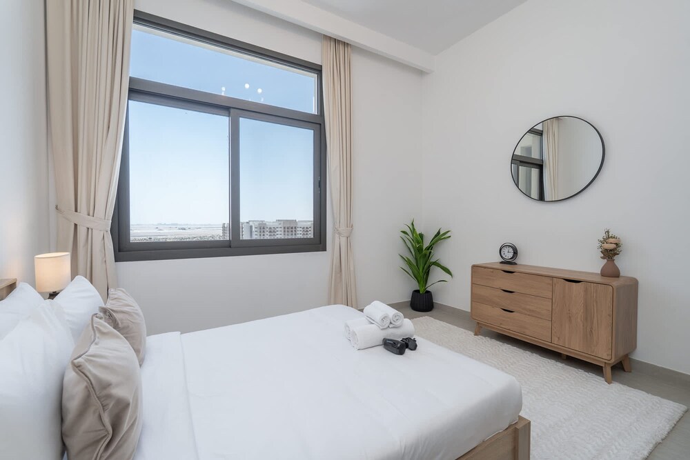 Stunning 1 BR With Pool View in Rawda Apartments