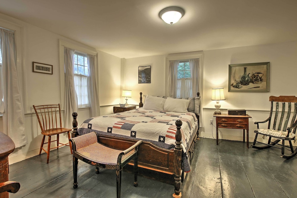 Historic Huntington Home - Walk to Westfield River view 5