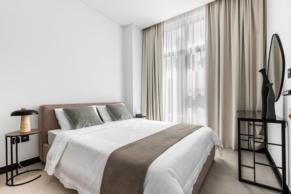 Elegant 1BR at 15 Northside