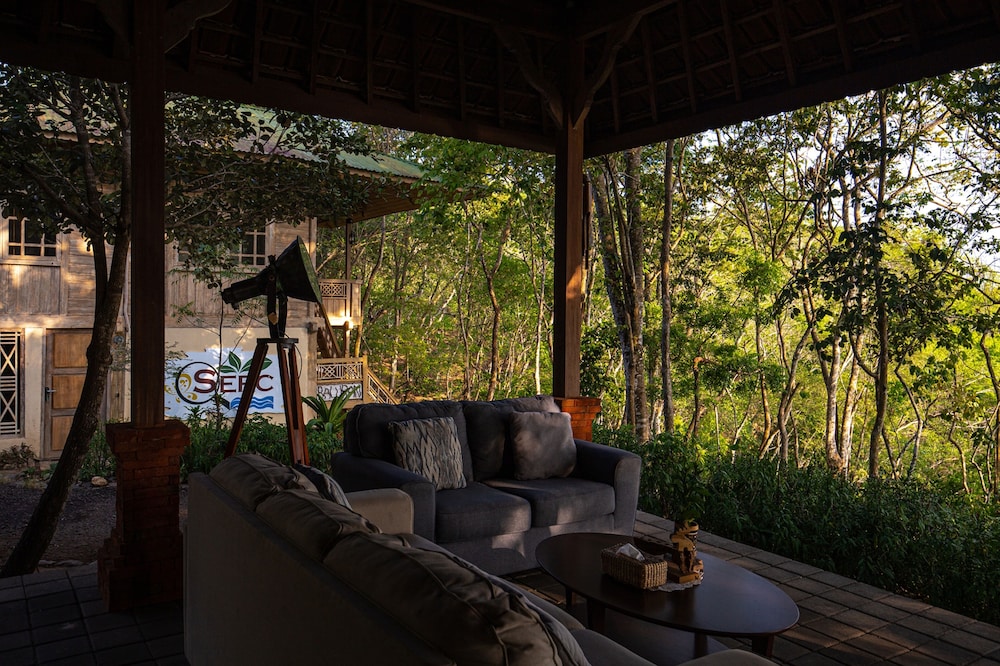 Menjangan Ecolodge