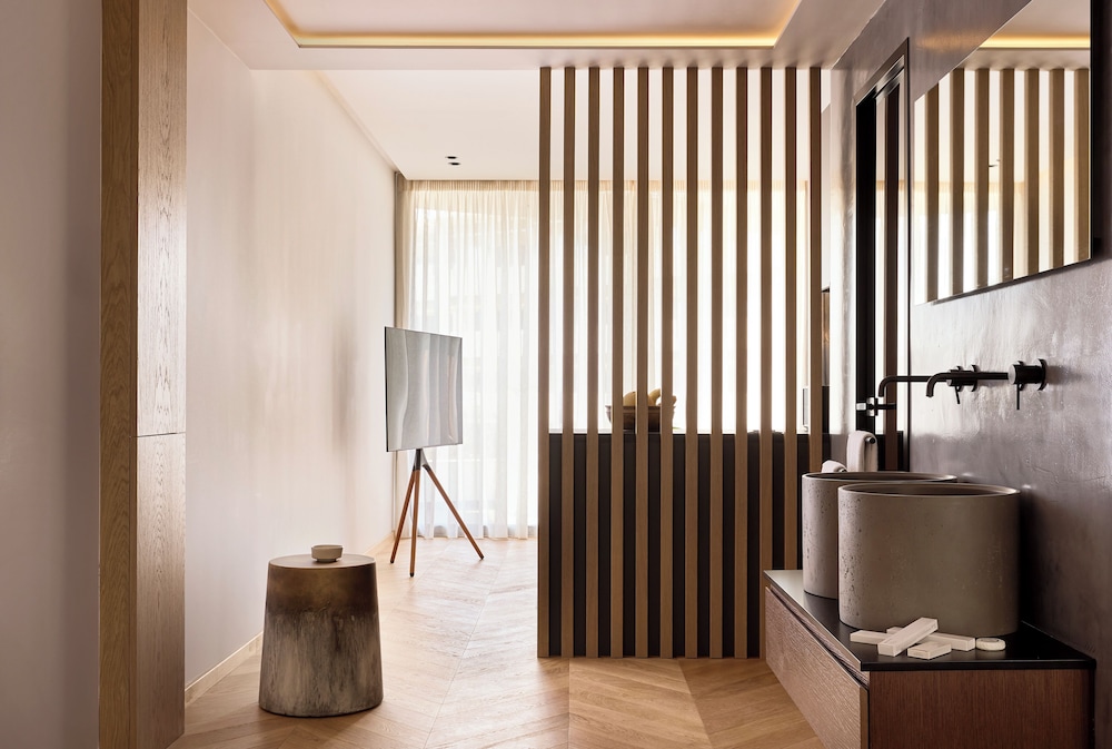 Cama Luxury Suites Kavouri