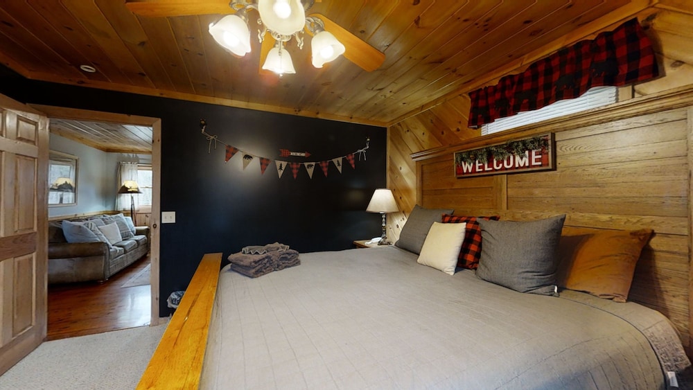 The Ranch Cabin on 6 Secluded Acres in the Great Smoky Mountains by RedAwning