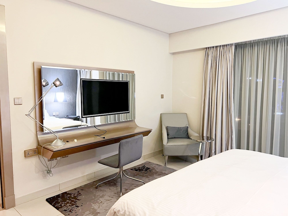 Cosmos Living 1 Bedroom Paramount Towers
