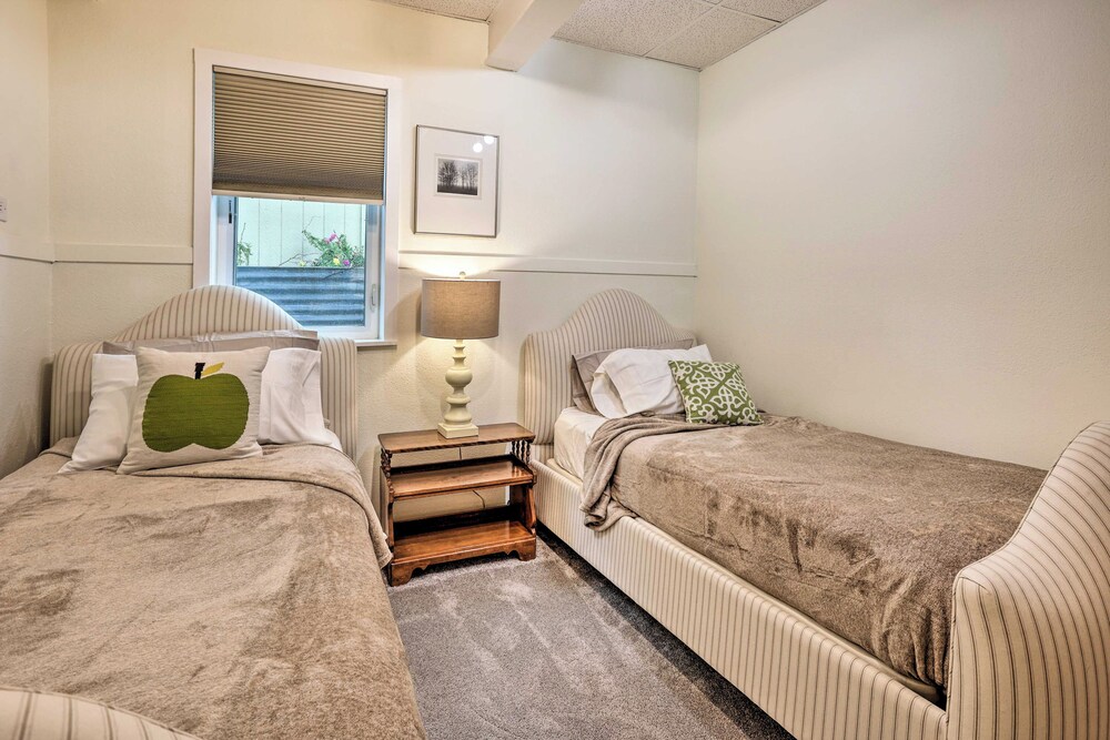 Vibrant 3BR Near Downtown w/ Fireplaces