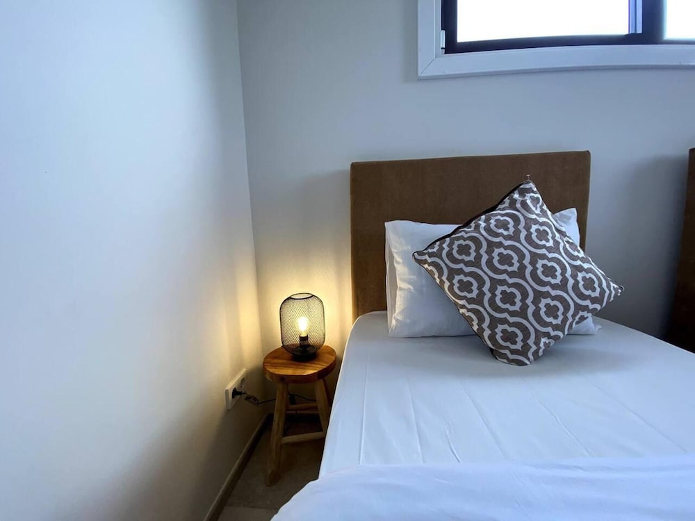 Impeccable 2-bed Apartment in Willemstad view 2