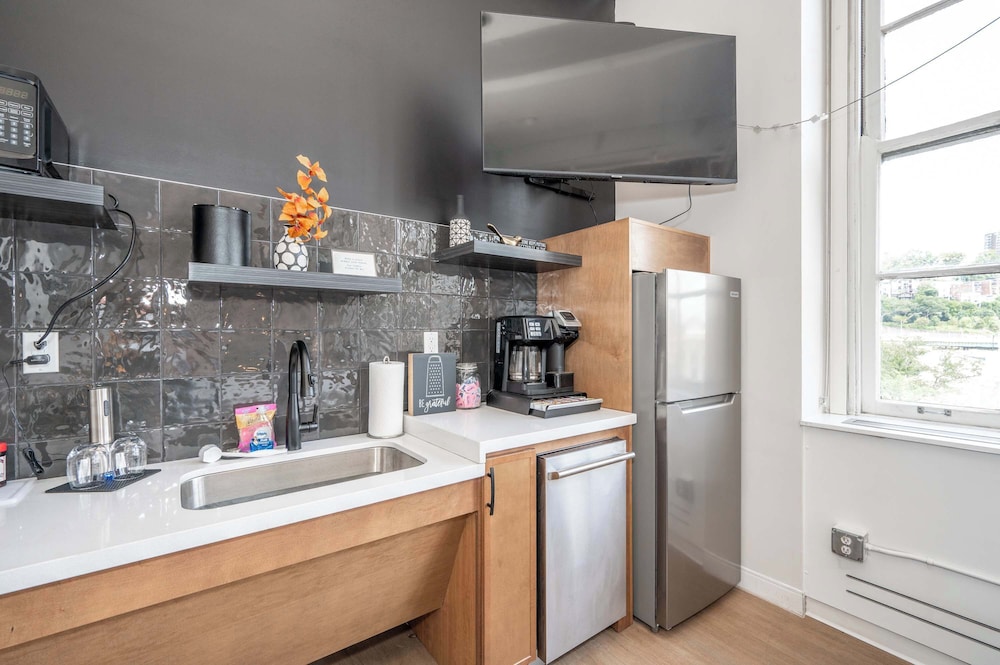 The 333 Suites For 24 Guests