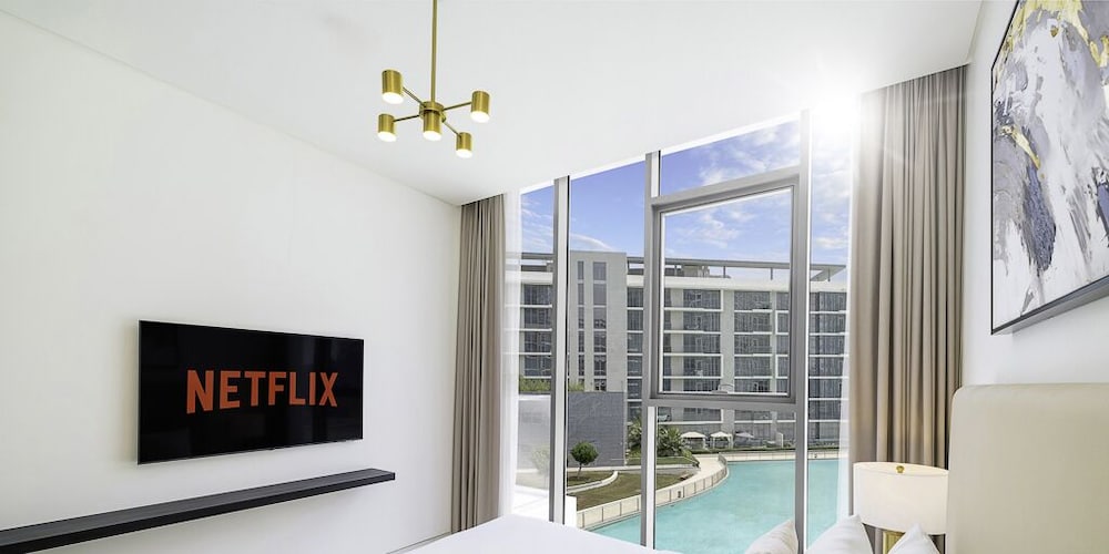 LUX Burj Khalifa Lagoon View Suite 2