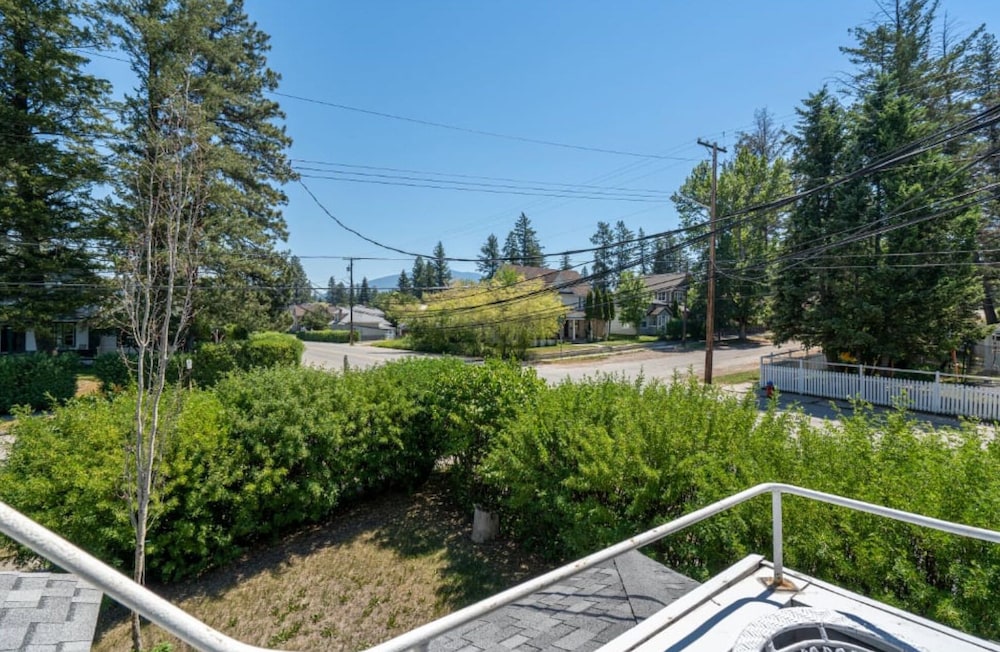Cranbrook Vacations - Victorian Suite No Service Fees Heritage Home - Property Image 7